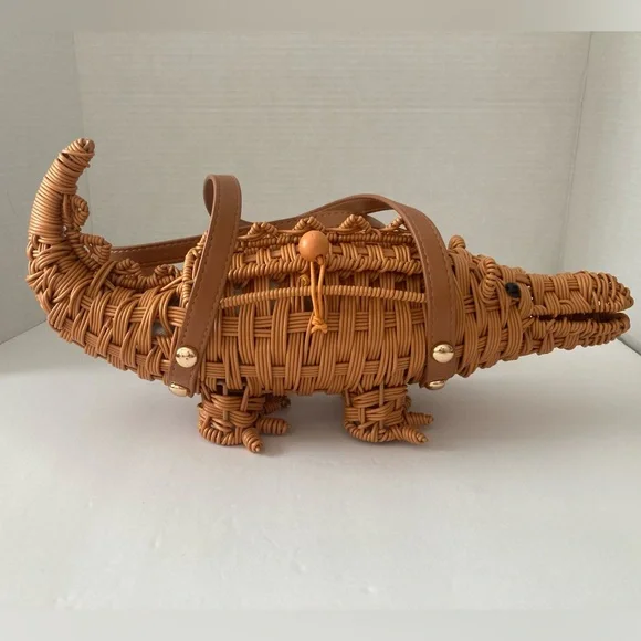 Tommy Bahama woven Crocodile bag - NWT - Picture 2 of 3